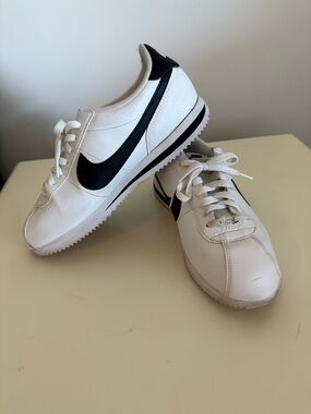 Men's Nike Cortez size 10.5 GUC